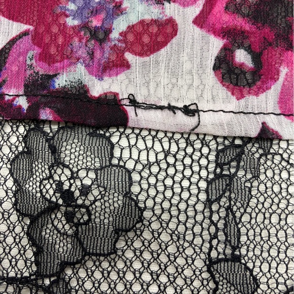 Studio Y Floral Tank SZ M Lacy Back Lightweight Flowy Polyester Pink Black EUC - Picture 11 of 11